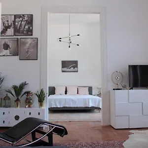 Apartament Allomas, Budapesta