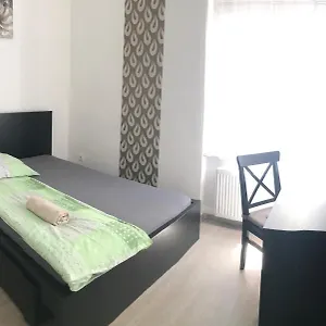 Apartament West, Budapesta