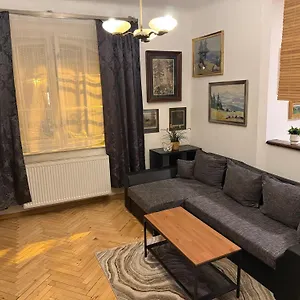 & Restaurant Tkalcovsky Dvur , Praga Czechy